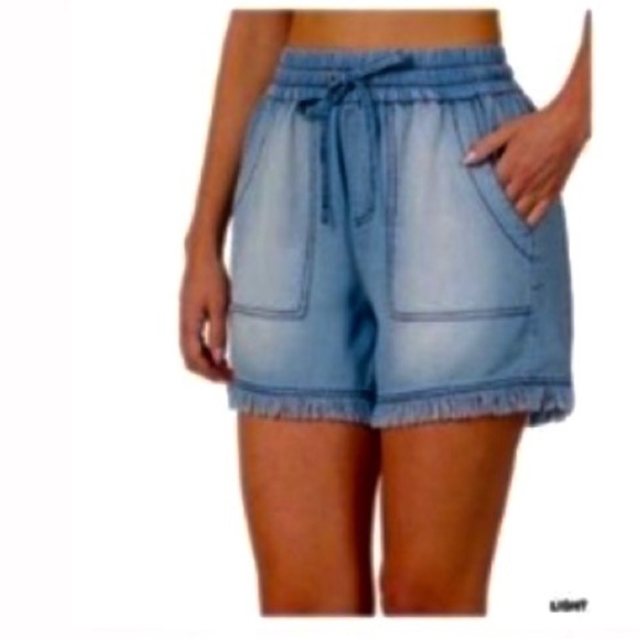 CHAMBRAY FRAYED SHORTS - Picture 1 of 1